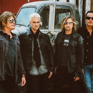 Stone Temple Pilots introduce new singer at private L.A. Show