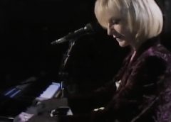 Fleetwood Mac Loses Christine McVie